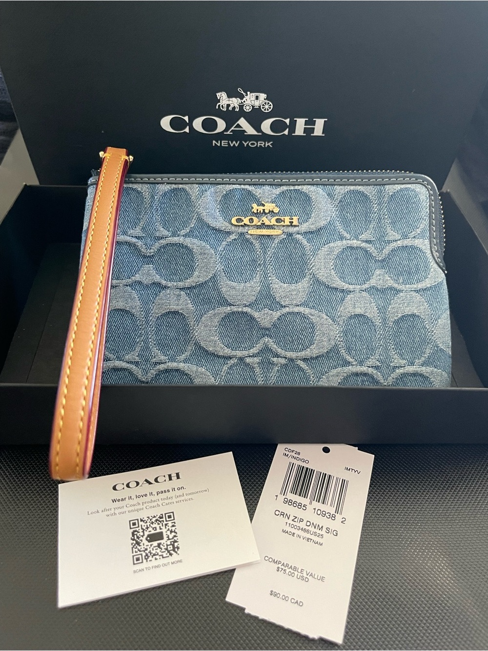 NWT Coach Corner Zip Wristlet in Denim Signature